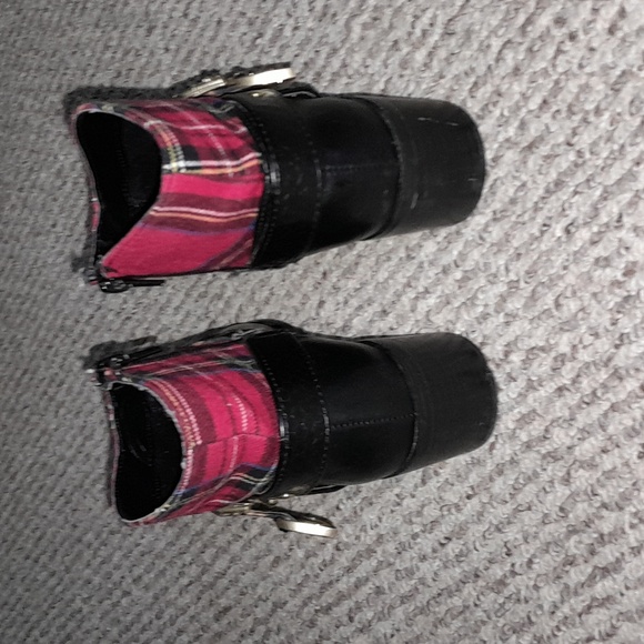 Betsey Johnson - Picture 5 of 9